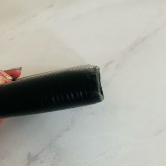 Louis Vuitton | Authentic Vintage Black Epi Leather Men's Wallet - Picture 4 of 9